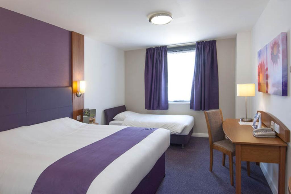 Premier Inn Falkirk East 객실 사진