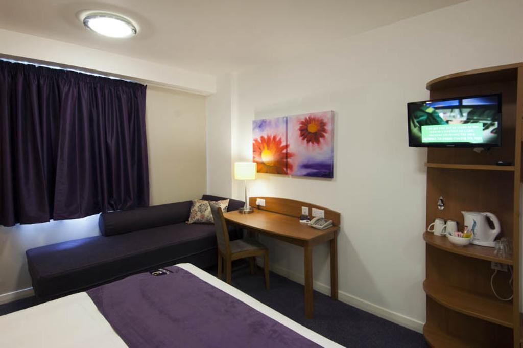 Premier Inn Falkirk East 객실 사진